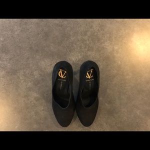 Vince Camuto Signature - Black Suede Pump